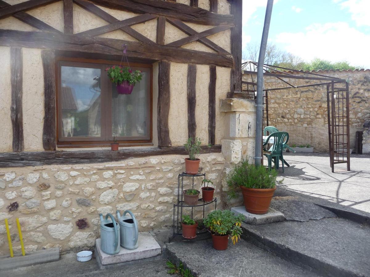 Ponteyraud Les Tuileries Bed & Breakfast エクステリア 写真